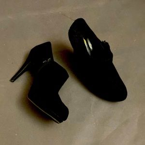 Impo- size 10 black suede with embroidered heel gently used